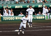 １回、右越えに先制ソロを放つ大垣日大・竹島黎乃（撮影・山口登）