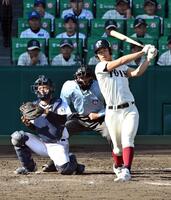 ９回、空振り三振に倒れた中村