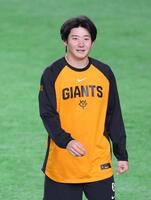 リラックスした表情で練習する竹丸（撮影・西岡正）