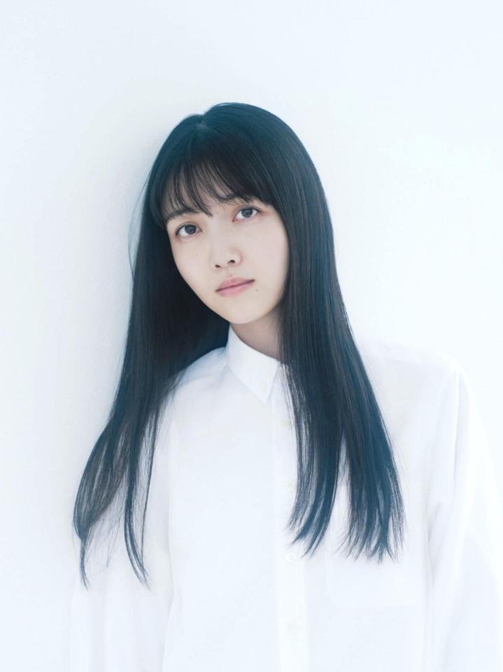 セレモニアルピッチに登板する久保史緒里（球団提供）