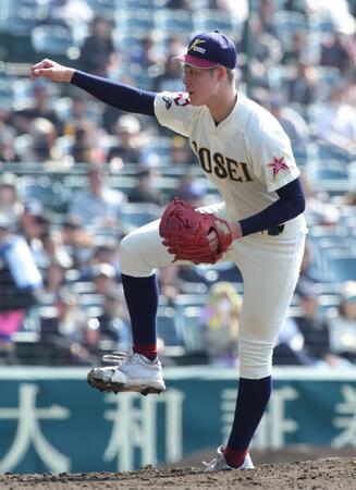 ６回、２番手で登板した八戸光星学院・北口晃大（撮影・坂部計介）