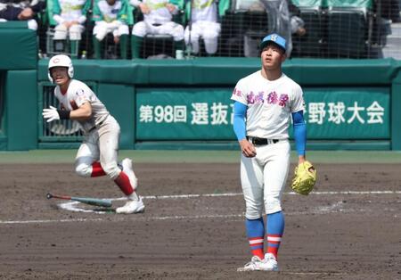 ５回、逆転の２点適時二塁打を浴びる花咲徳栄・黒川凌大（撮影・中田匡峻）
