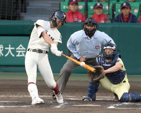 ６回、谷渕が右越え本塁打を放つ