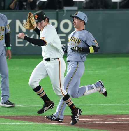 ５回、近本を一ゴロにしとめた竹丸（撮影・金田祐二）