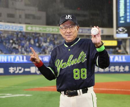 ヤクルト・池山監督「いやあ、しびれるね」と第一声　九回薄氷の逃げ切りで就任初勝利「最後はもう神頼みで。お願いしますって目をつぶったら終わってました」と興奮