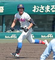 １回、適時打を放ち、ほえる花咲徳栄・岩井虹太郎（撮影・中田匡峻）