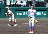 ５回、逆転の２点適時二塁打を浴びる花咲徳栄・黒川凌大（撮影・中田匡峻）