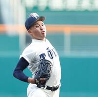 力投する先発の大阪桐蔭・小川蒼介＝甲子園（撮影・西田忠信）