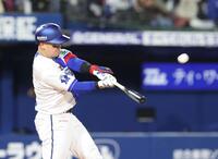 １回、先制本塁打を放つ牧（撮影・石井剣太郎）