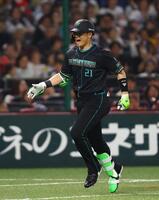 １回、先制２ランを放ち、ダイヤモンドを回る清宮幸（撮影・中島達哉）