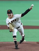 阪神打線相手に力投する竹丸（撮影・佐々木彰尚）