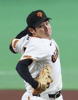 阪神打線相手に力投する竹丸（撮影・佐々木彰尚）