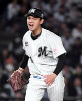 ２回、源田を空振り三振に仕留め、吠える毛利（撮影・佐藤厚）