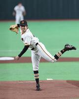 阪神打線相手に力投する竹丸（撮影・佐々木彰尚）