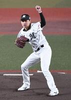 開幕戦でプロ初登板し力投する毛利（撮影・佐藤厚）