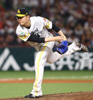 ８回、登板した松本（撮影・中島達哉）