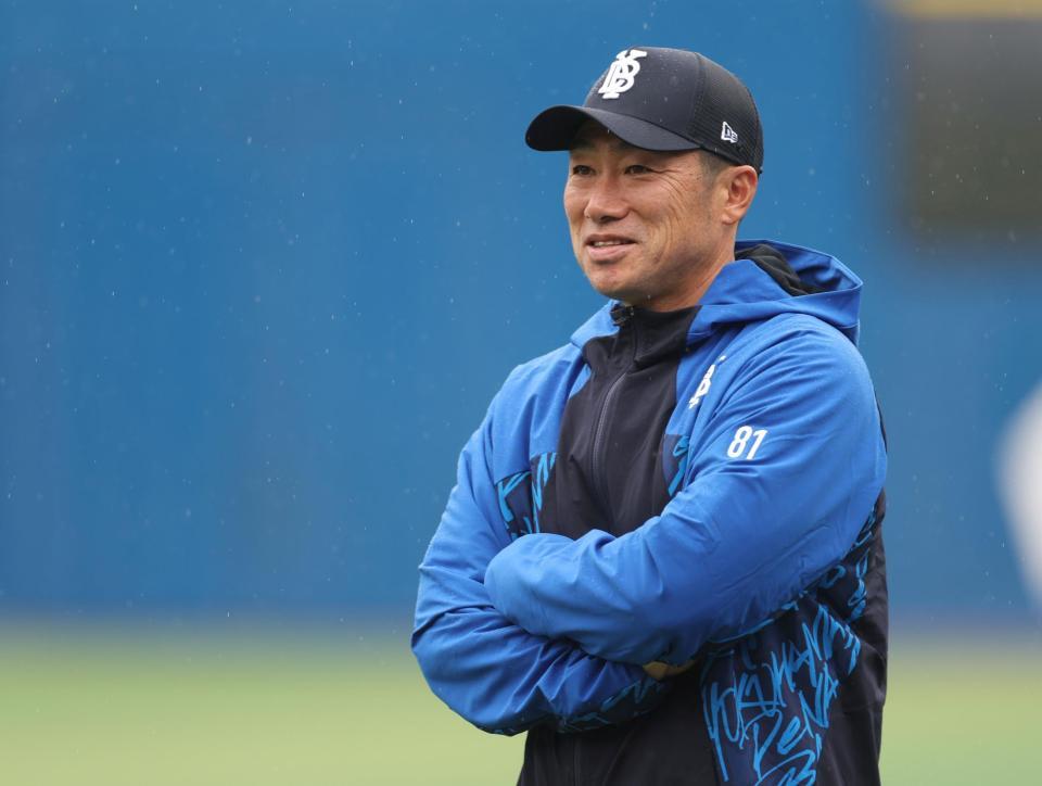 練習を見守る相川監督（撮影・石井剣太郎）