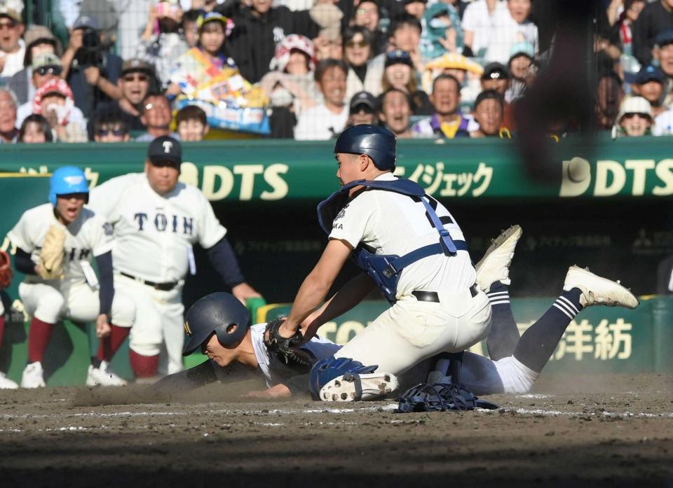 　二走中森が本塁を突くがタッチアウト。捕手藤田