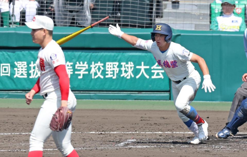 ２回、適時打を放つ花咲徳栄・奥野敬太（撮影・中田匡峻）