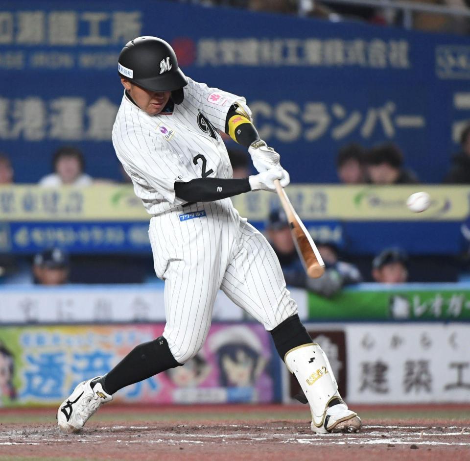 ２回、松川は中前に先制適時打を放つ（撮影・佐藤厚）