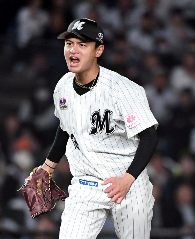 ２回、源田を空振り三振に仕留め、吠える毛利（撮影・佐藤厚）