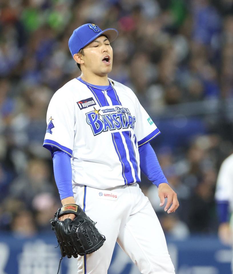 ５回、サンタナに本塁打を許した東（撮影・石井剣太郎）