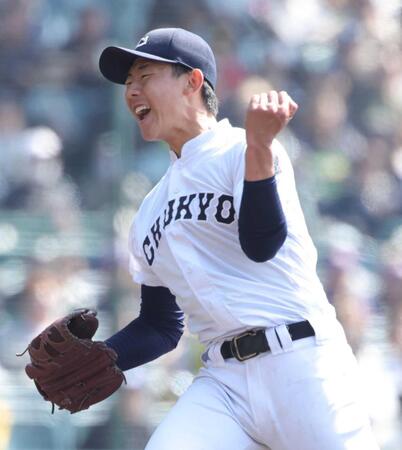 　最後を締めた中京大中京・太田は大きくガッツポーズを見せる