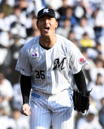 ６回、石井を見逃し三振に打ち取り、雄叫びを上げる田中（撮影・佐藤厚）