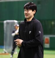 試合前練習に姿を見せる有原（撮影・中島達哉）