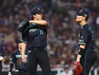 ５回途中５失点で降板する達（左）＝撮影・中島達哉