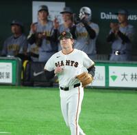 １回、中野の二盗と悪送球で三塁への進塁を許し厳しい表情のハワード（撮影・金田祐二）