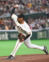 ７回に登板したルシアーノ