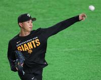 調整する山城（撮影・金田祐二）