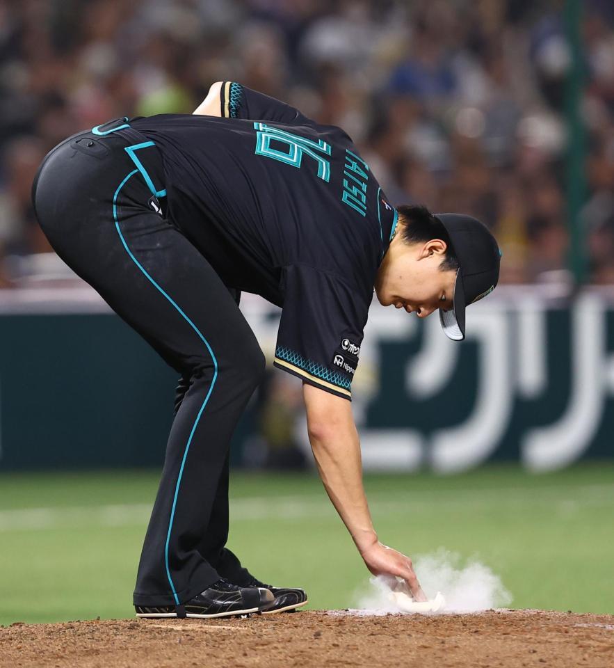 ５回途中５失点で降板する達（撮影・中島達哉）