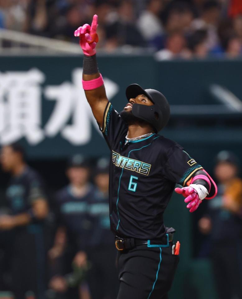 ４回、ソロを放ち、生還したカストロ（撮影・中島達哉）