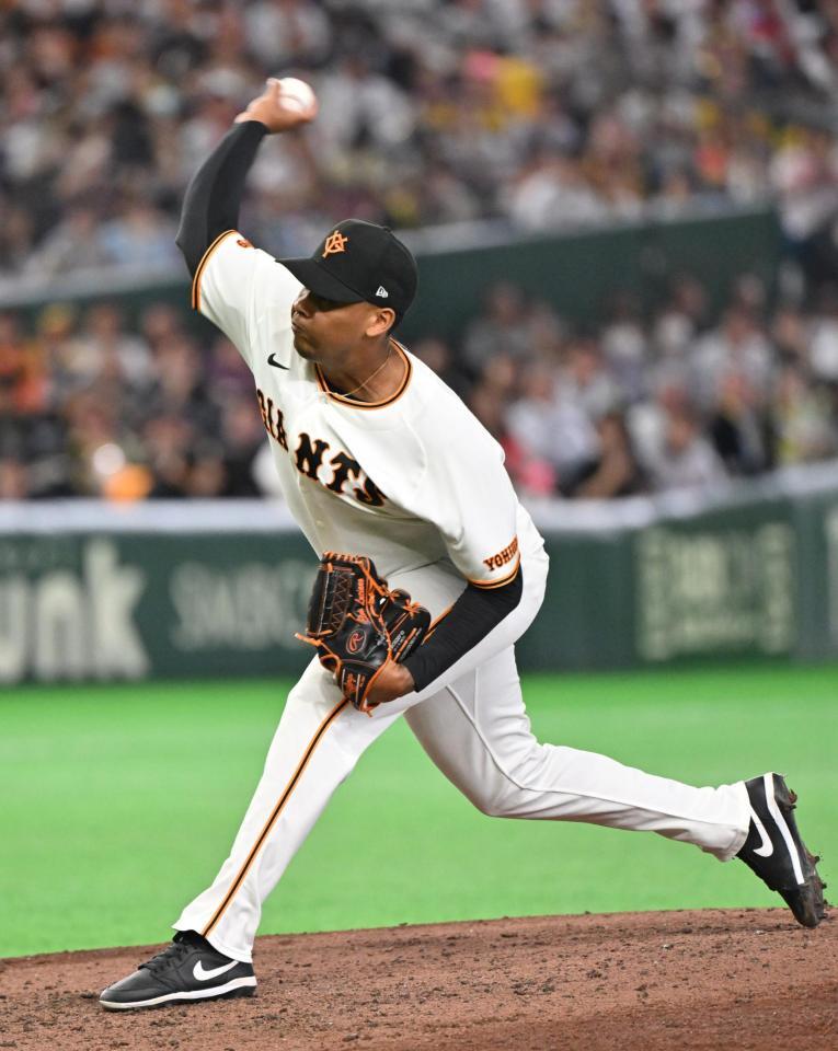 ７回に登板したルシアーノ