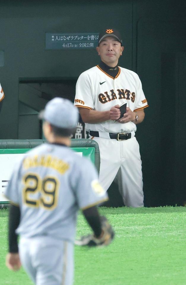 高橋の攻略に苦しむ阿部監督（撮影・金田祐二）