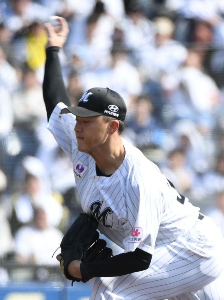 西武打線を相手に力投する田中（撮影・佐藤厚）