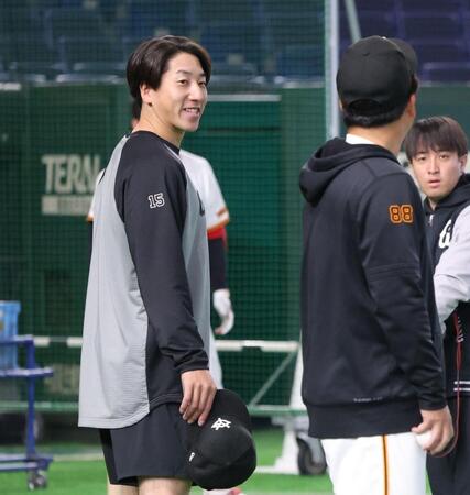 チームに合流した大勢（左）＝撮影・西岡正