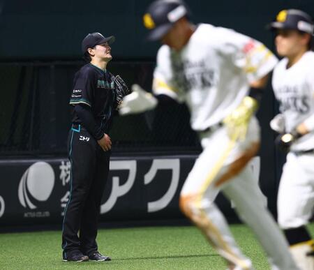 ３回、川瀬に適時打を許した有原（撮影・中島達哉）