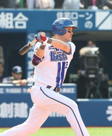 １回、二塁打を放つ筒香（撮影・石井剣太郎）