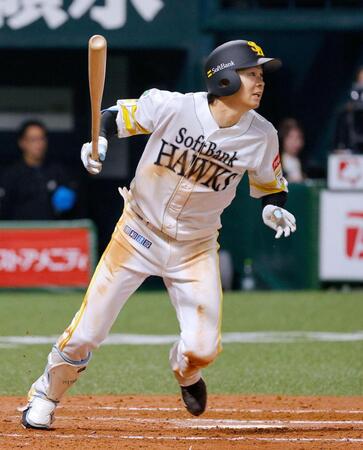 ７回、川瀬がこの試合３安打目となる右前打を放つ