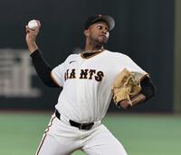 ライブＢＰで投げ込んだマルティネス（撮影・田中太一）