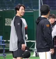 チームに合流した大勢（左）＝撮影・西岡正