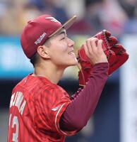 ２回、広岡に適時打を打たれて苦笑いを見せる藤原（撮影・立川洋一郎）