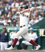 ２回、中前打を放つ大阪桐蔭・中村勇斗（撮影・中田匡峻）