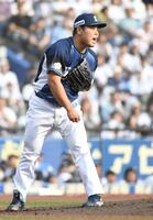 ロッテ打線を相手に力投する平良（撮影・佐藤厚）