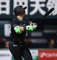 ３回、ソロを放つ清宮幸（撮影・中島達哉）