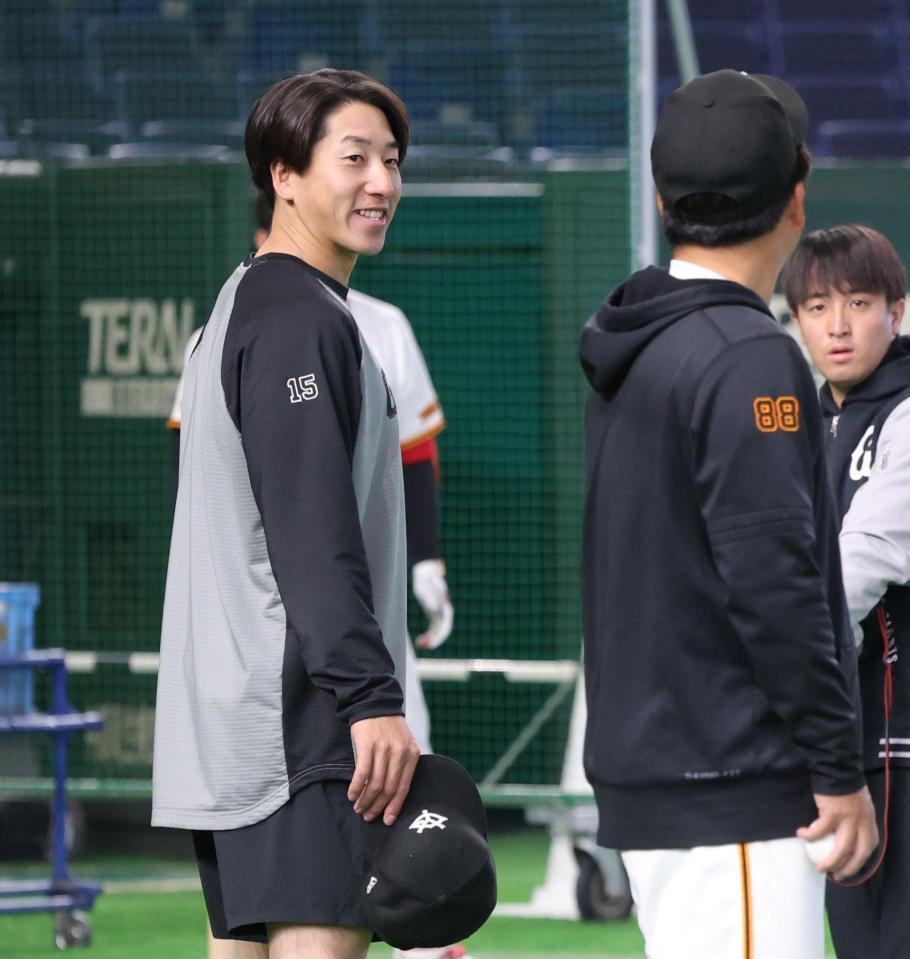 チームに合流した大勢（左）＝撮影・西岡正