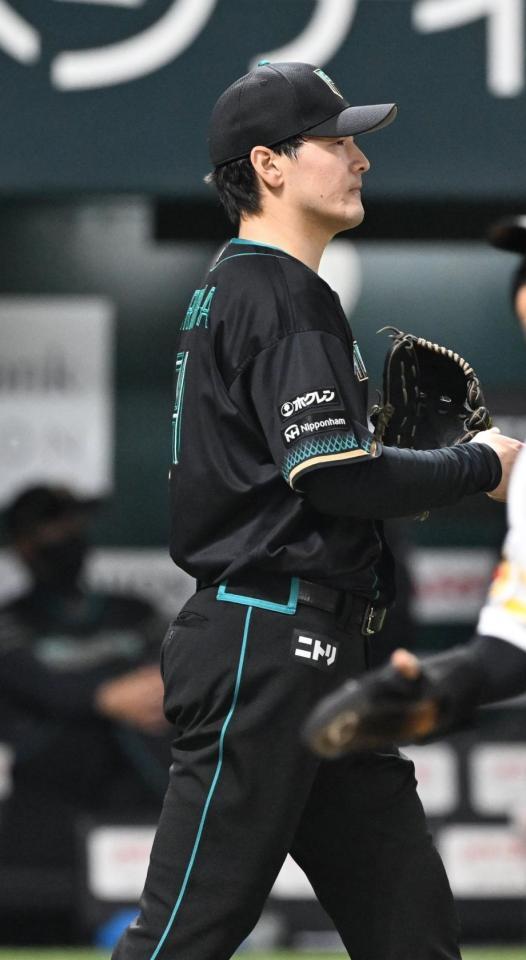 １回、柳町の適時二塁打で先制を許した有原